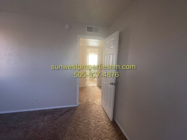 Building Photo - 1701 E Cliffside Dr