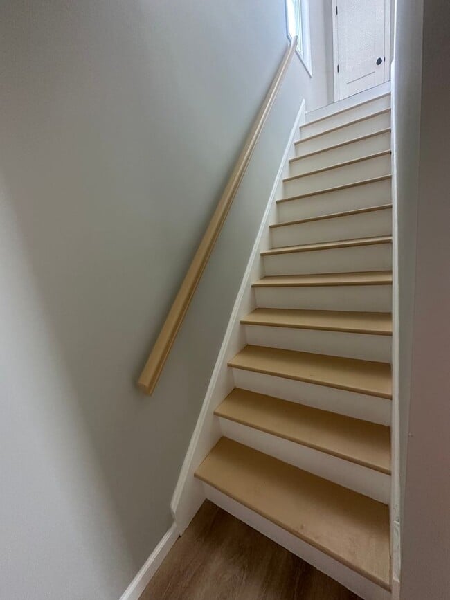 Building Photo - BEAUTIFUL RENOVATED NEW 3 BEDROOM HOUSE MI...