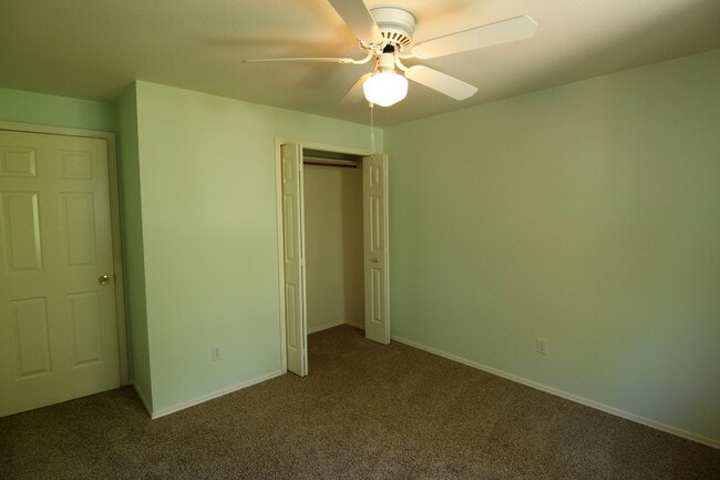 Building Photo - Beautiful Contemporary Townhome In SE Boise