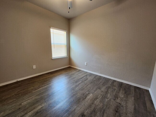 Building Photo - 3/2/2 in House Spring Valley / Luxury Vinyl Plank Through Out (NO Carpet) / Fenced in Yard / CISD...