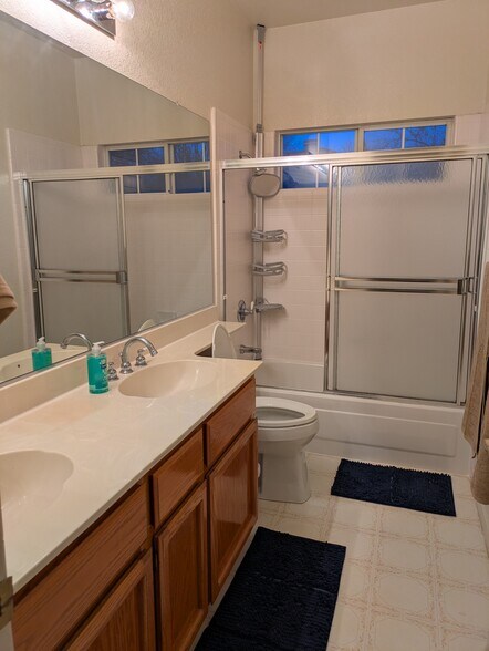 Building Photo - 105 Donegan Ct