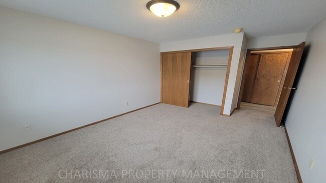 Building Photo - NEWLY UPDATED 1 BD, 1 BA UNITS LOCATED IN ...