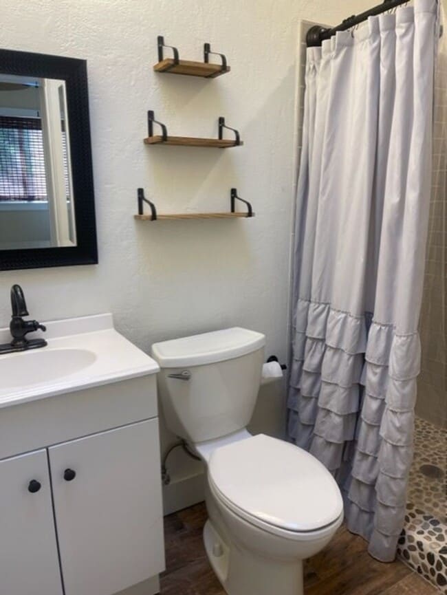 Building Photo - Coming Nov 17 - 3 Bedroom 2 Bath home in C...