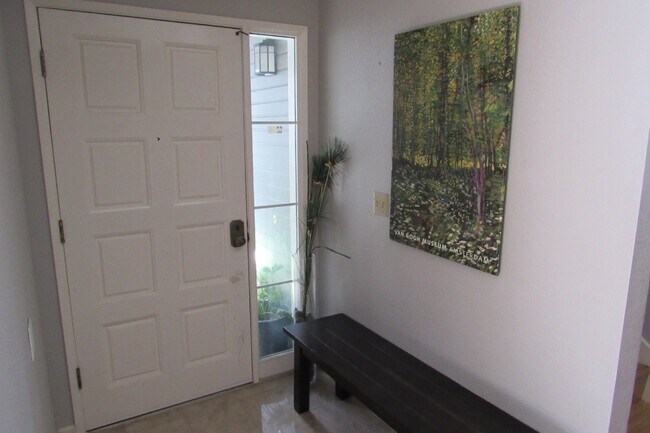 Building Photo - Beautiful 3 Bed/2.5 Bath Townhome