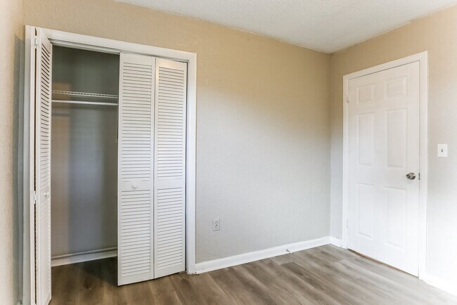 Building Photo - 710 NW 35th Ave