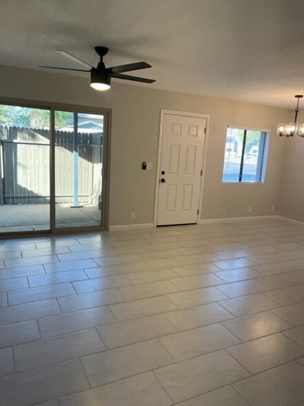 Building Photo - 286 W Palomino Dr