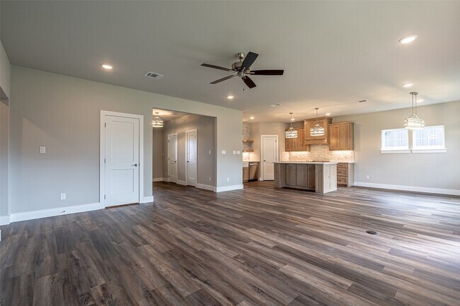 Building Photo - 2044 Salina Cir