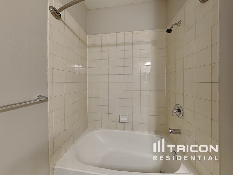 Building Photo - 3208 Macintosh Rd