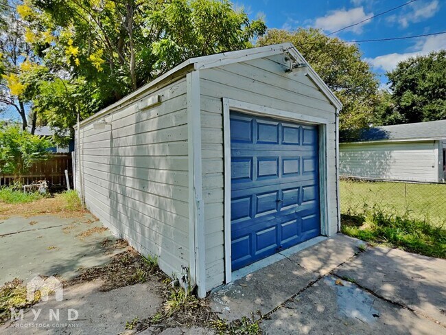 Building Photo - 4421 Cherry