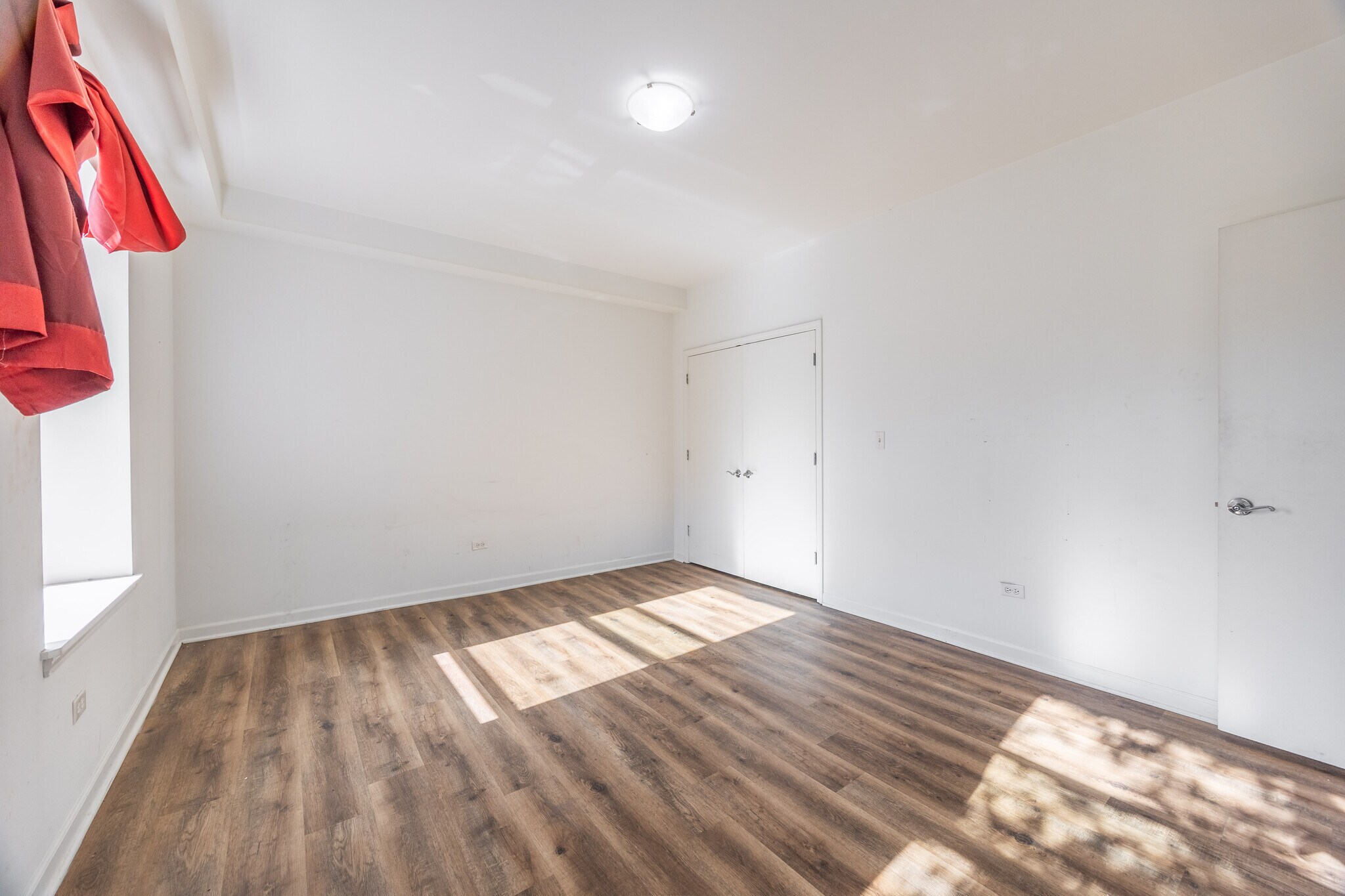 Building Photo - 1542 W Glenlake Ave