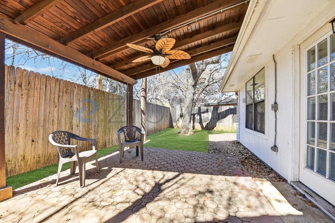 Building Photo - 6100 Paradise Dr