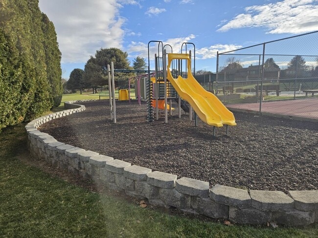Building Photo - Wonderful townhome for rent in Nampa.  Near Lake Lowell.