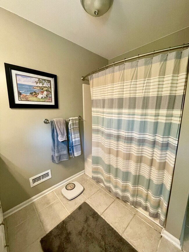 Building Photo - Adorable Home in Raeburn! 3Br/2BA