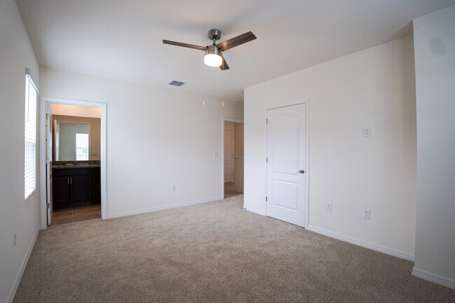 Building Photo - 2331 Gifford Dr