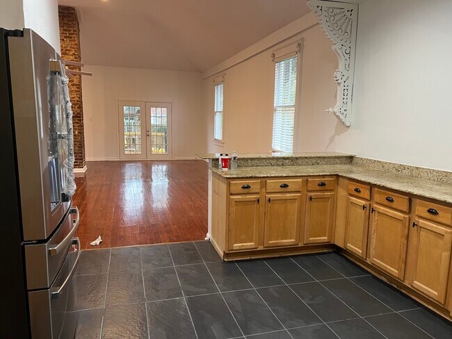 Building Photo - 1817 S Rendon St