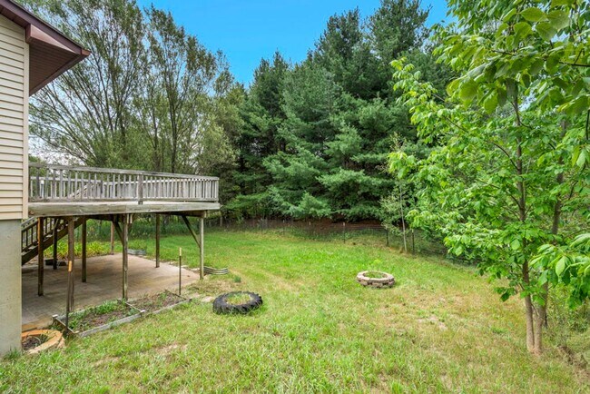Building Photo - 10510 E Shady Ln