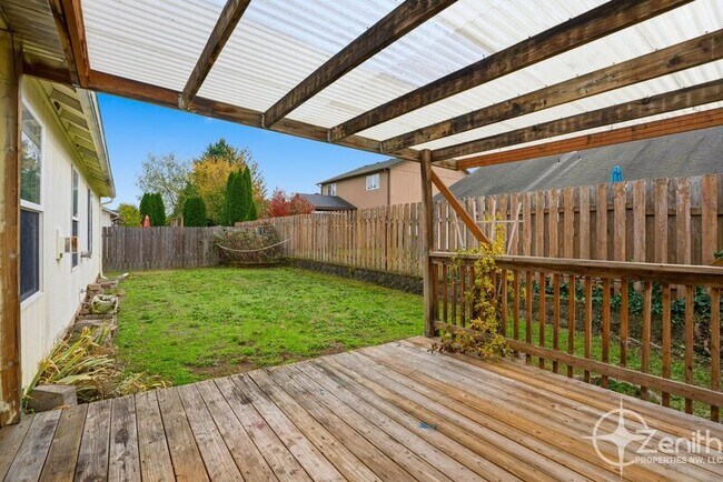 Building Photo - 15605 NE 92nd St