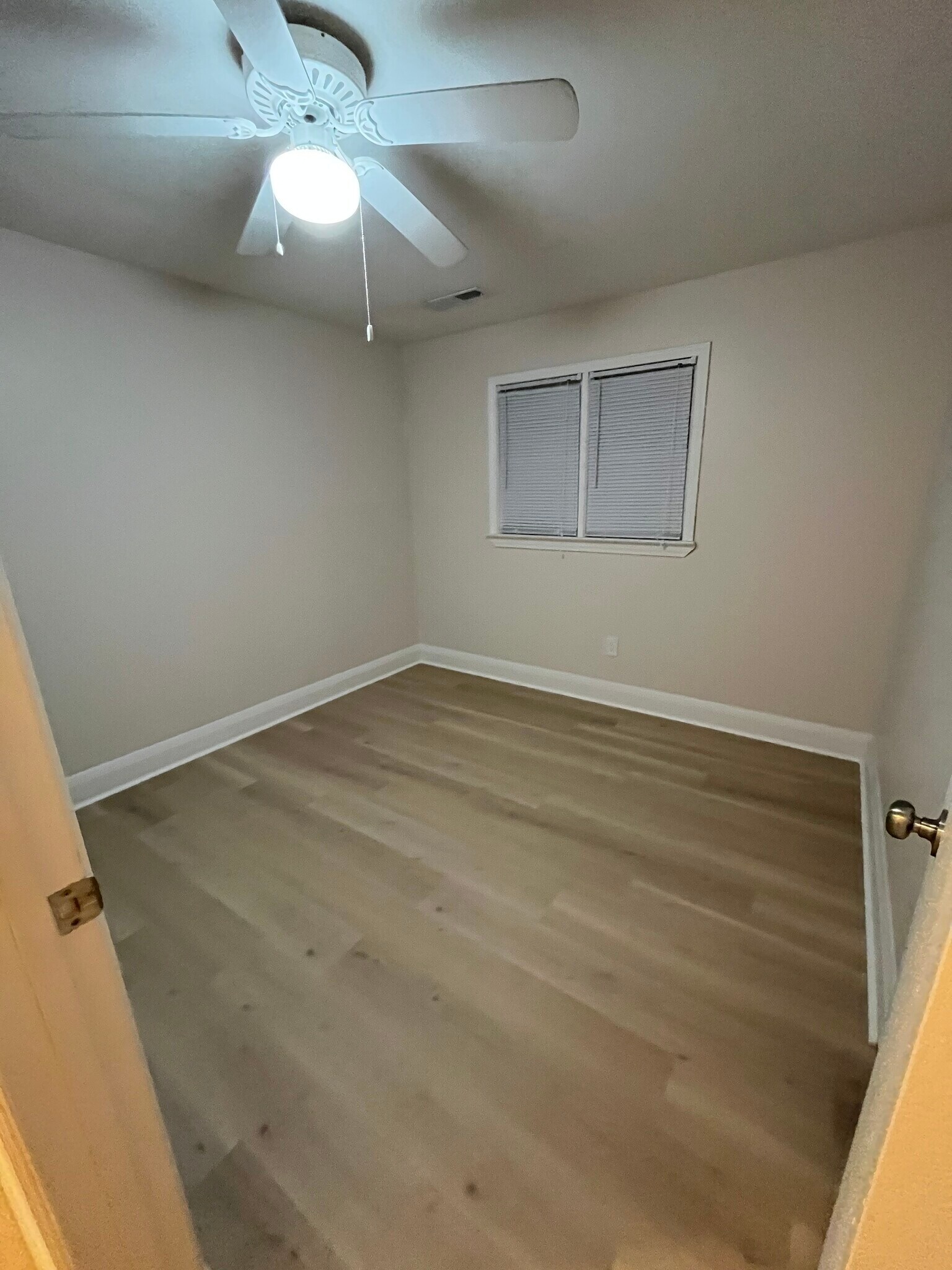 2nd bedroom - 13400 Oakwood Drive