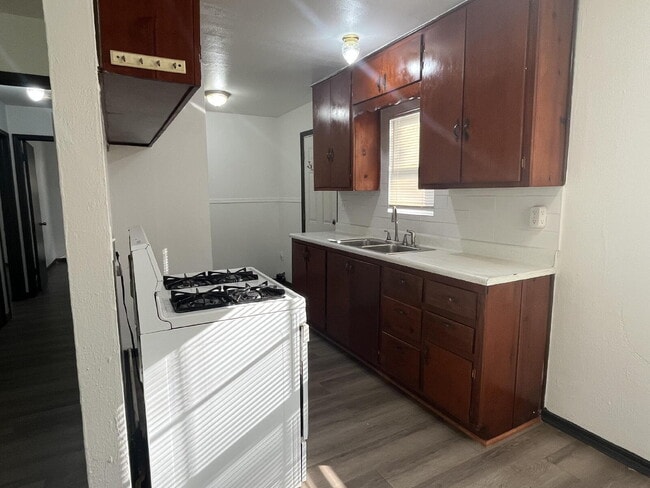 Building Photo - 1136 SE 21st St