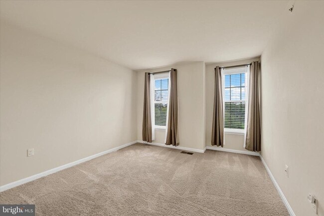 Building Photo - 2557 Campus Way N