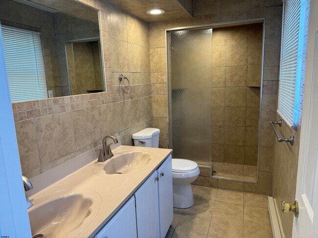 Building Photo - 33 Lighthouse Dr