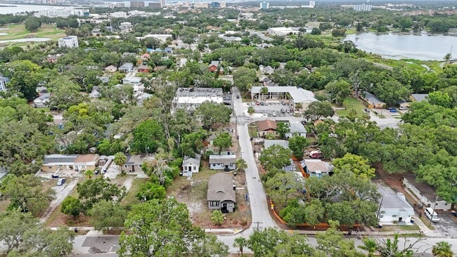 Building Photo - Large 3bdrm/1bath/+ bonus room ***Section ...