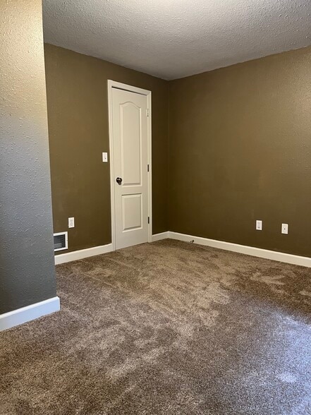 Bedroom 5 (downstairs) - 4701 Rainbow Trout Dr