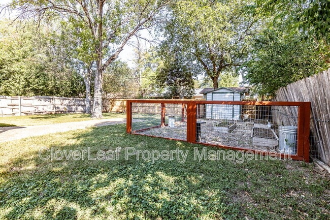 Building Photo - 9423 Cliff Way St