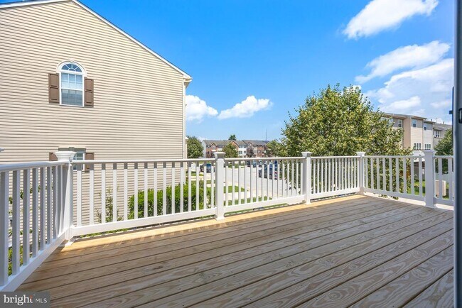 Building Photo - 616 Warbler Walk
