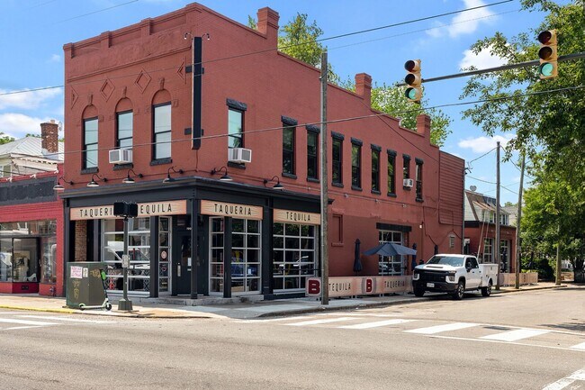 Building Photo - Classic Fan Rowhome for Lease