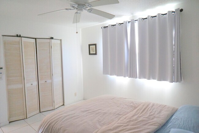 Building Photo - 401 Southampton A