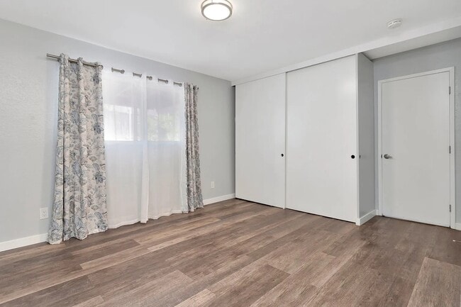 Building Photo - 10231 Empress Ave