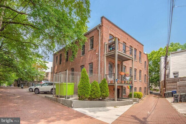 Building Photo - 424 Q St NW