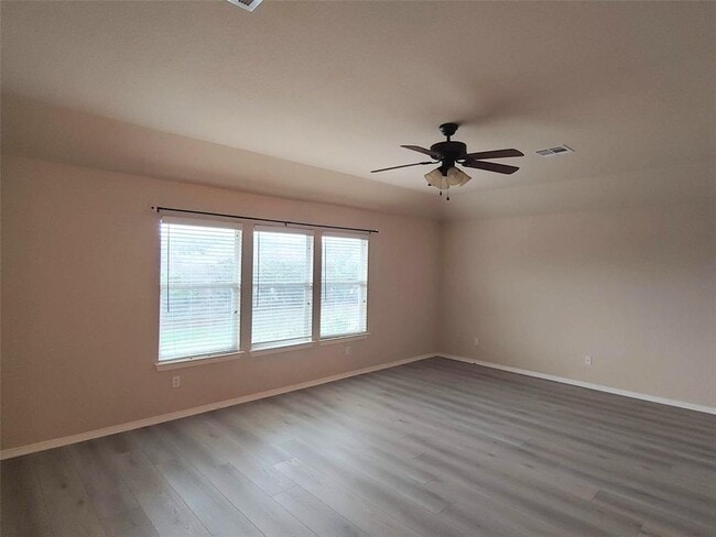 Building Photo - 1601 Lions Den