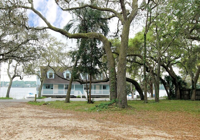 Building Photo - Waterfront Townhome in Central Niceville