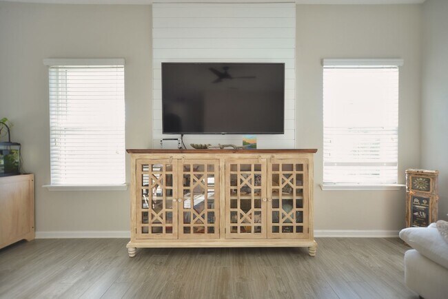 Building Photo - Beautiful Pond-Front Home Near Amelia Concourse