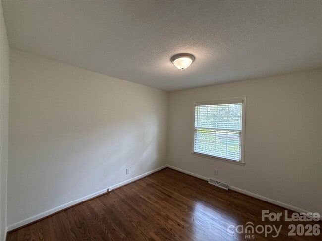Building Photo - 112 NC-218
