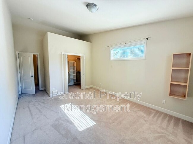 Building Photo - 8527 NE 55th Cir