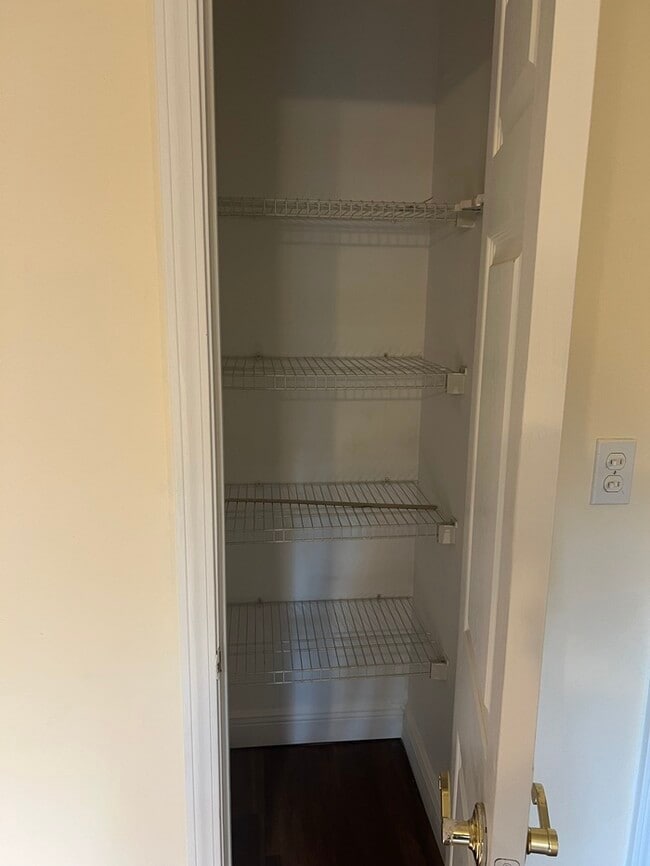 Building Photo - Beautiful 2/1 House in pass Christian, MS