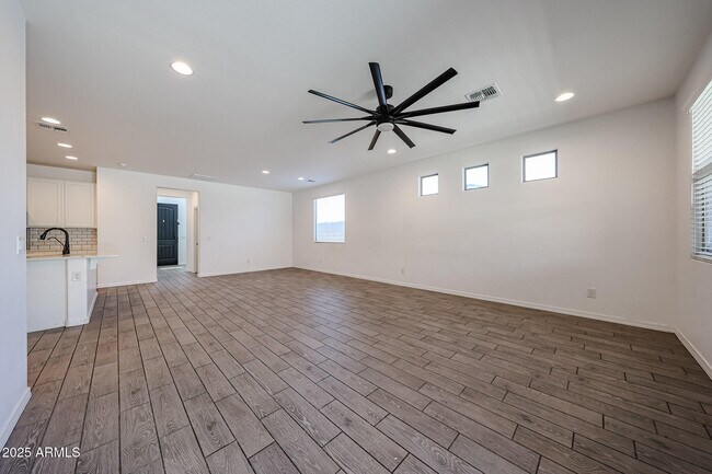 Building Photo - 3332 W Dunbar Dr