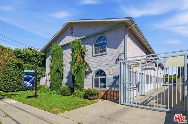 Building Photo - 6616 Sylmar Ave