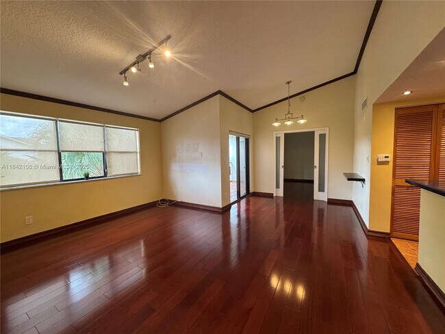 Building Photo - 540 S Park Rd