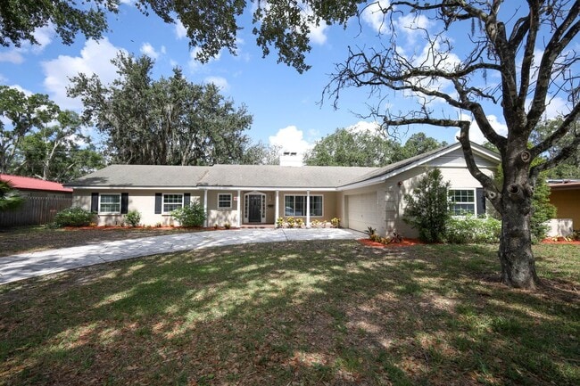 Building Photo - Spacious 4/2 in Maitland's English Estates!