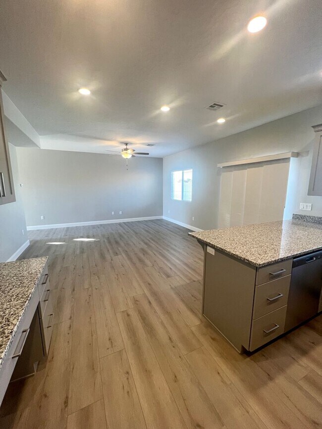 Building Photo - 1042 S 1450 E