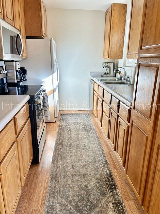 Building Photo - 9722 W Polk Dr