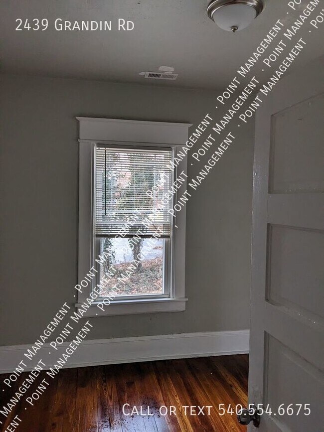 Building Photo - Raleigh Court 3 bed 1 bath Fresh Renovation