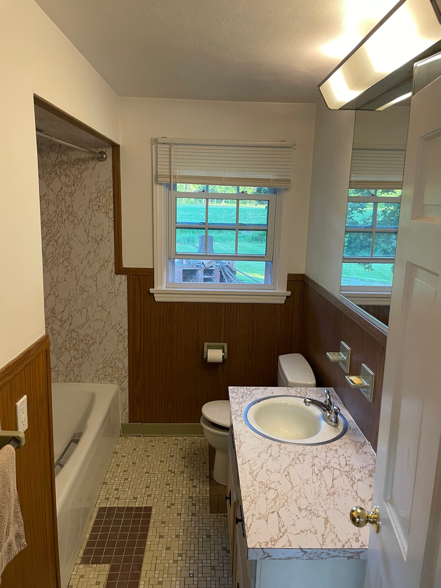 Building Photo - 213 Russell St