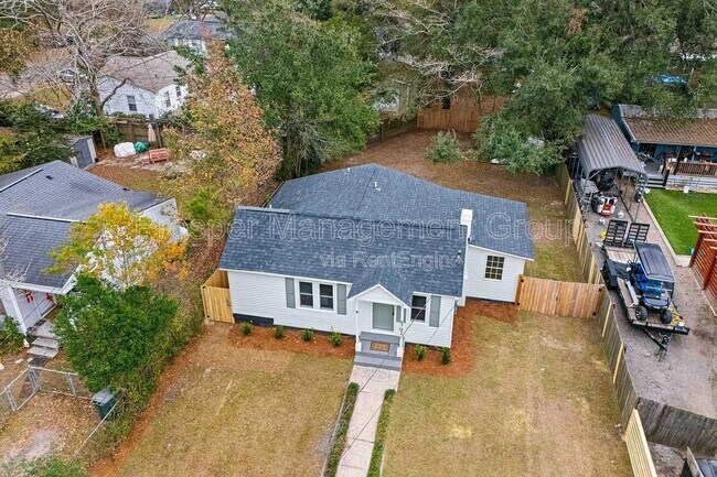 Building Photo - 5732 Allison Ave