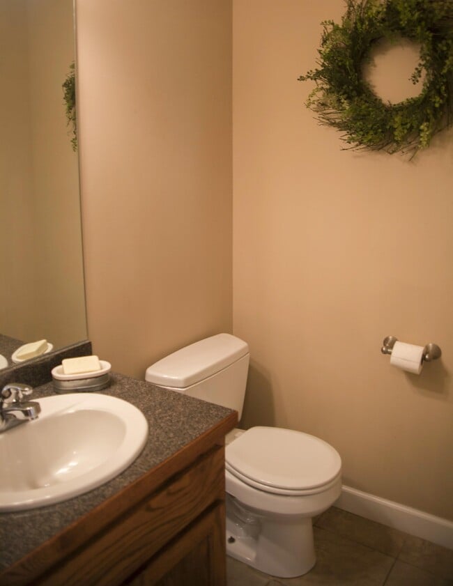 Building Photo - 516 Stone Pointe Dr