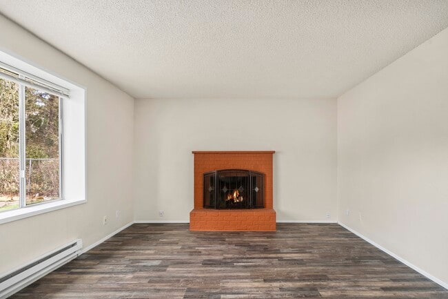 Building Photo - 521 159th St E